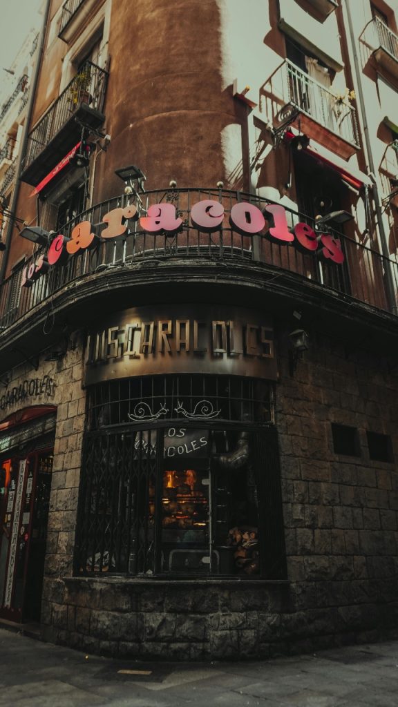 Photo d'une terrasse de restaurant à Barcelone.