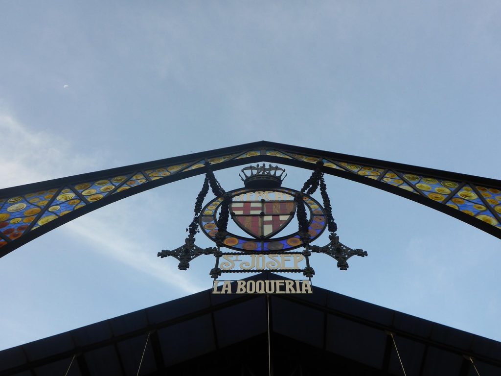 Vue de l'entrée du marché de la Boqueria