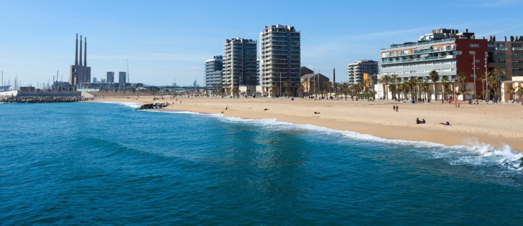 Plage de La Barceloneta, une des plages les plus célèbres de Barcelone